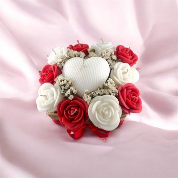 💝 Romantic Heart Bloom – Ανθοσύνθεση Κεριών Αγίου Βαλεντίνου